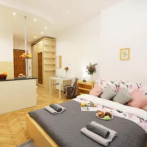 batorego-cosy-apartment-2.krakowhotelspoland.com/
