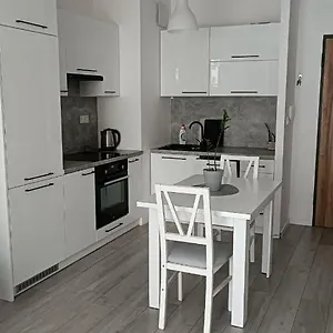 apartment-z-ogrodkiem-na-warszawskiej-woli.warsawhotelspoland.com/